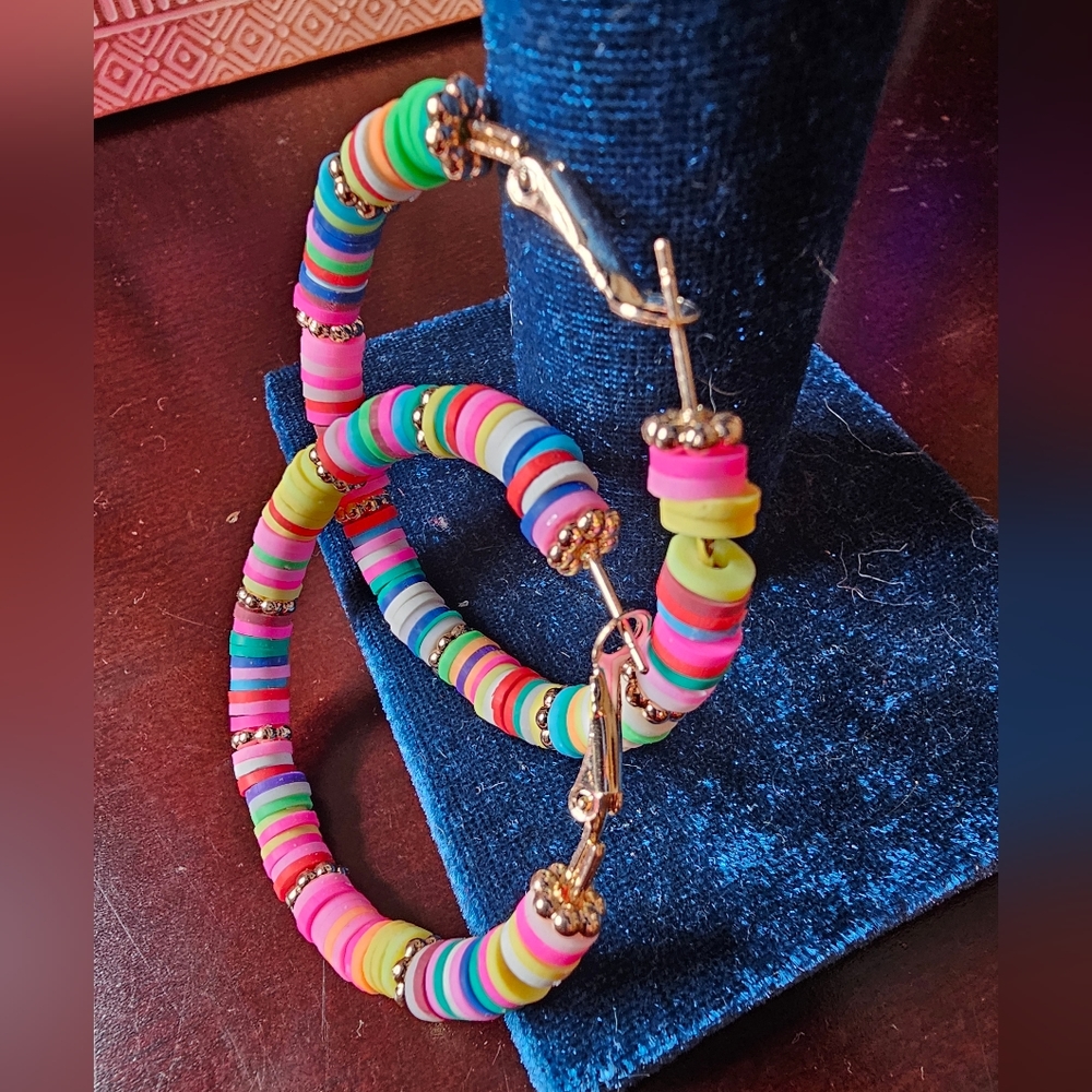 Colorful Multicolored Heishi Beaded Hoop Earrings NWOT - Picture 5 of 6
